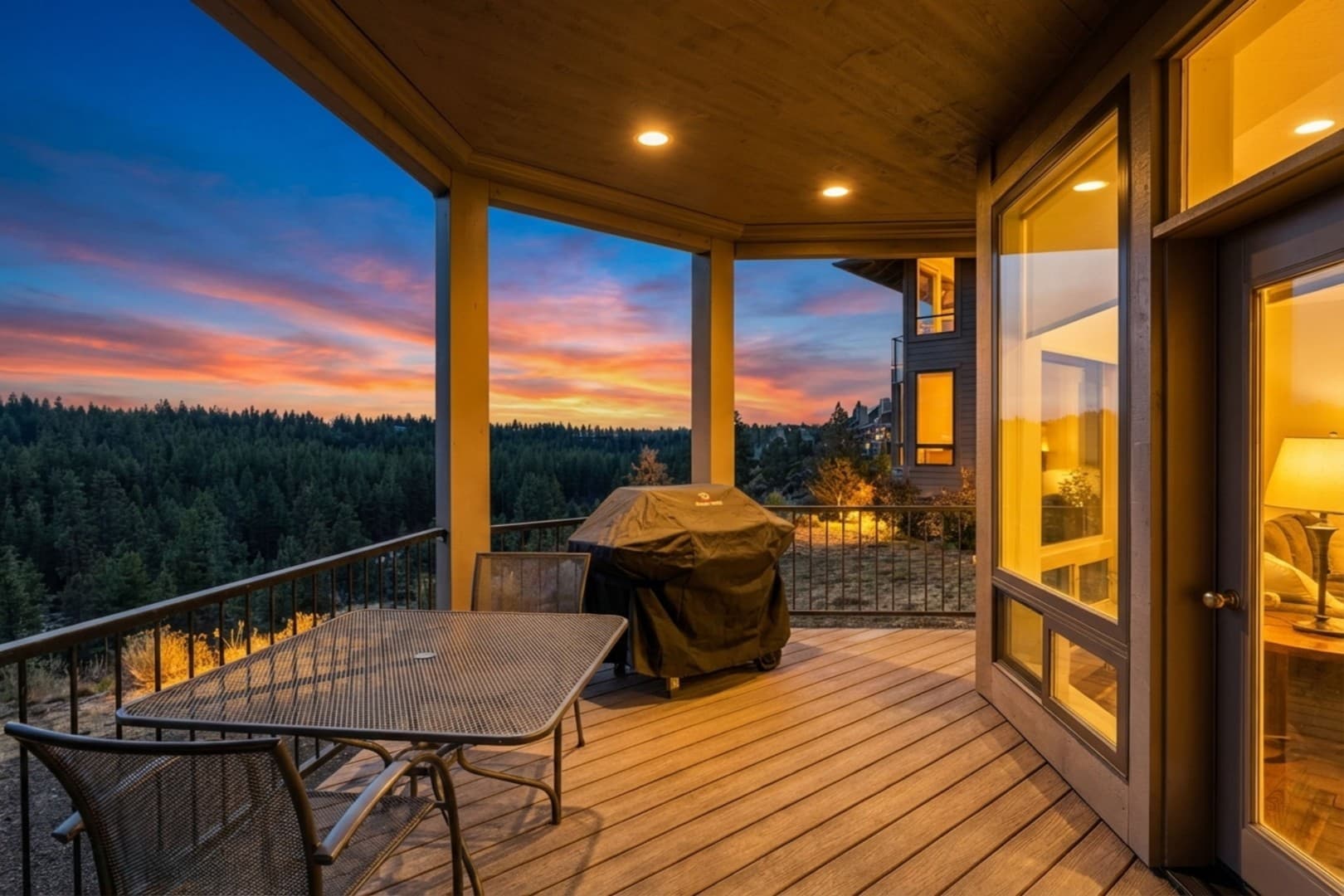 Relaxing River Views| Mt Bachelor Village 329