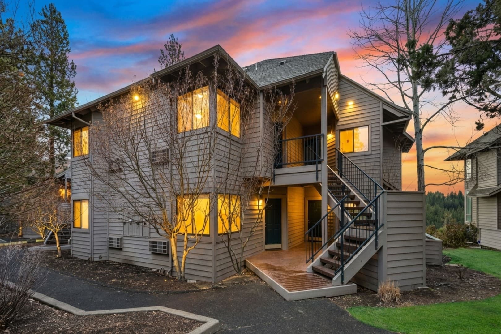 Relaxing River Views| Mt Bachelor Village 329