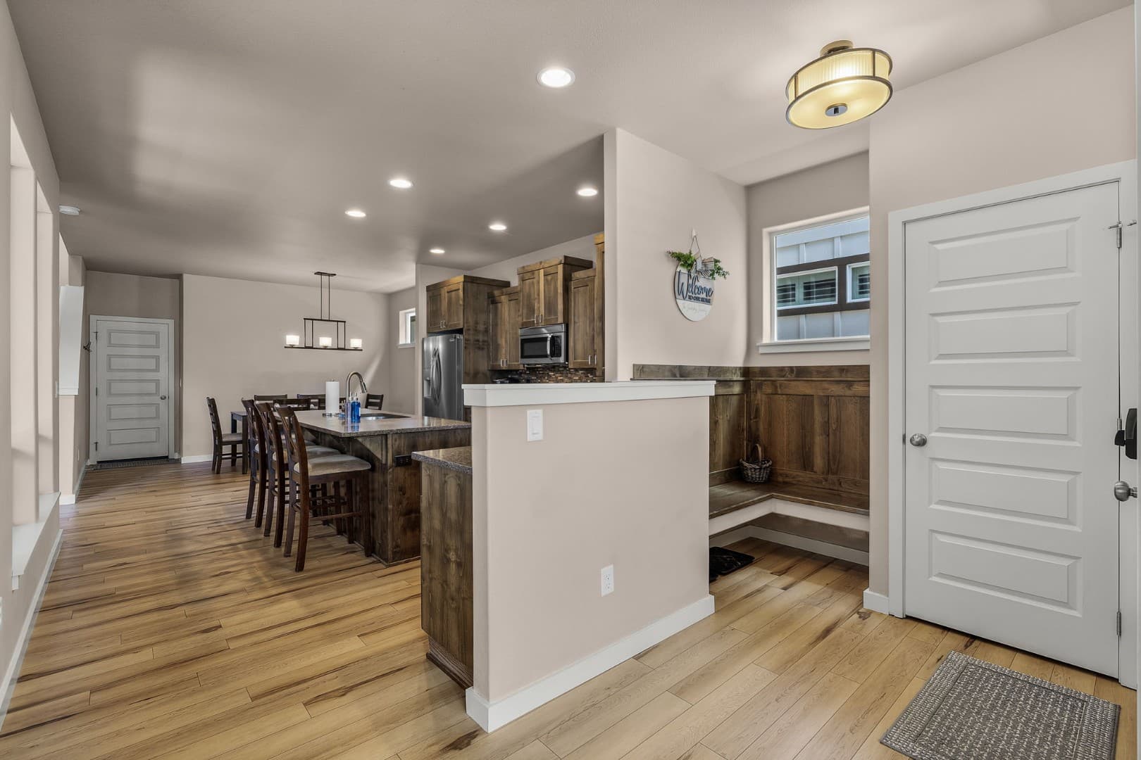 Central Bend 3BR | Pet-Friendly | 30+ Day Stay