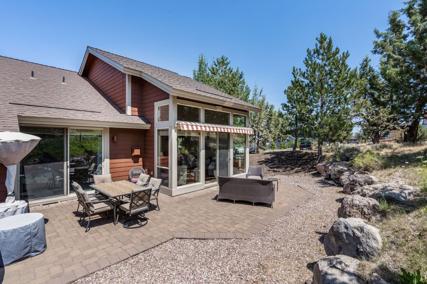 Quiet & Private Eagle Crest 2 BR | Close To Pools