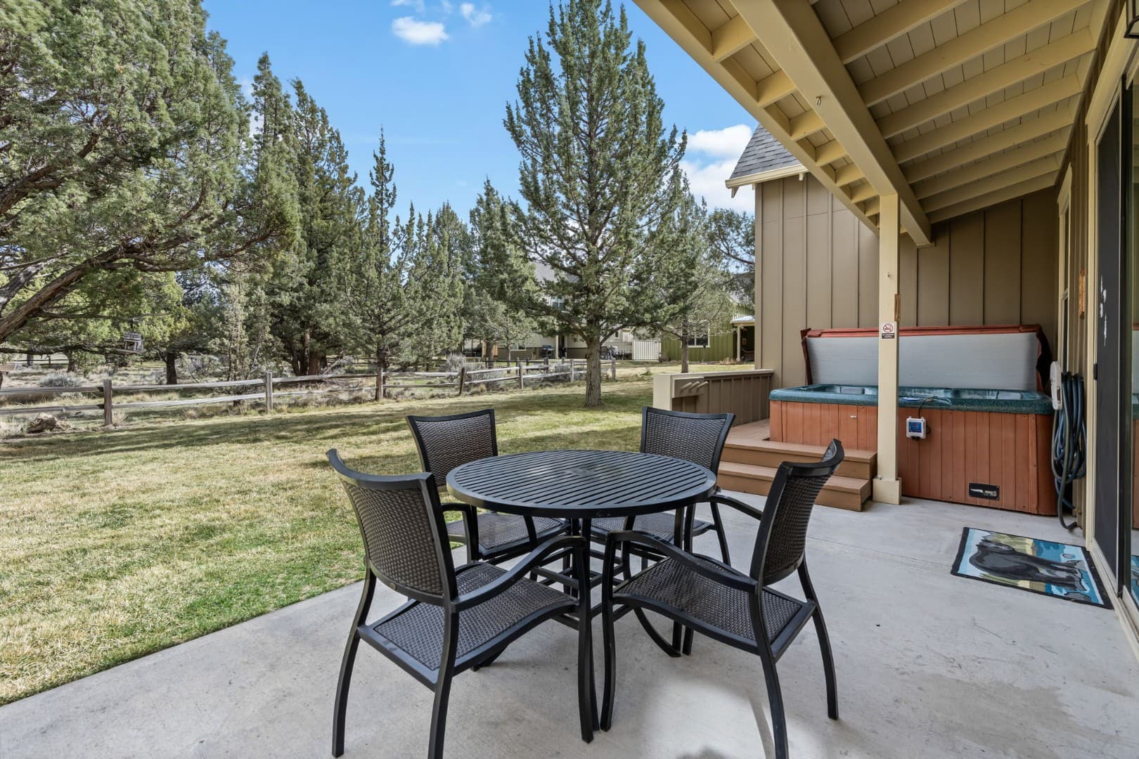The Grizzly Hideout | Hot Tub + Kid & Dog Friendly