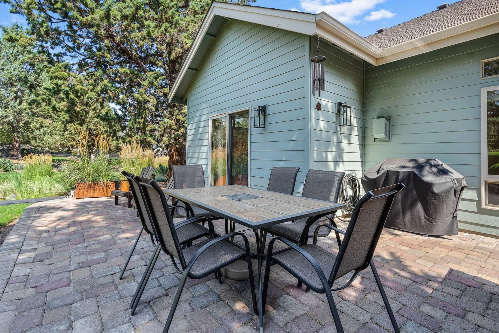 Eagle Crest Retreat | Patio and Fire Pit | 3 BR