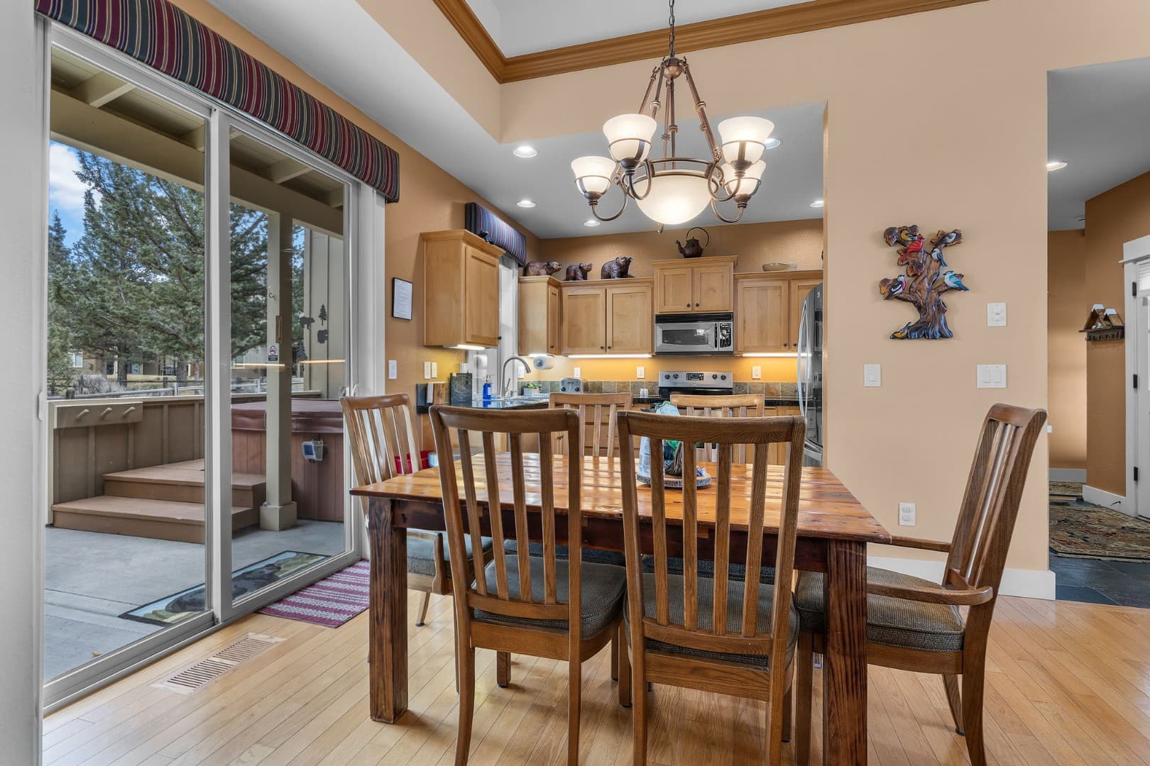 The Grizzly Hideout | Hot Tub + Kid & Dog Friendly