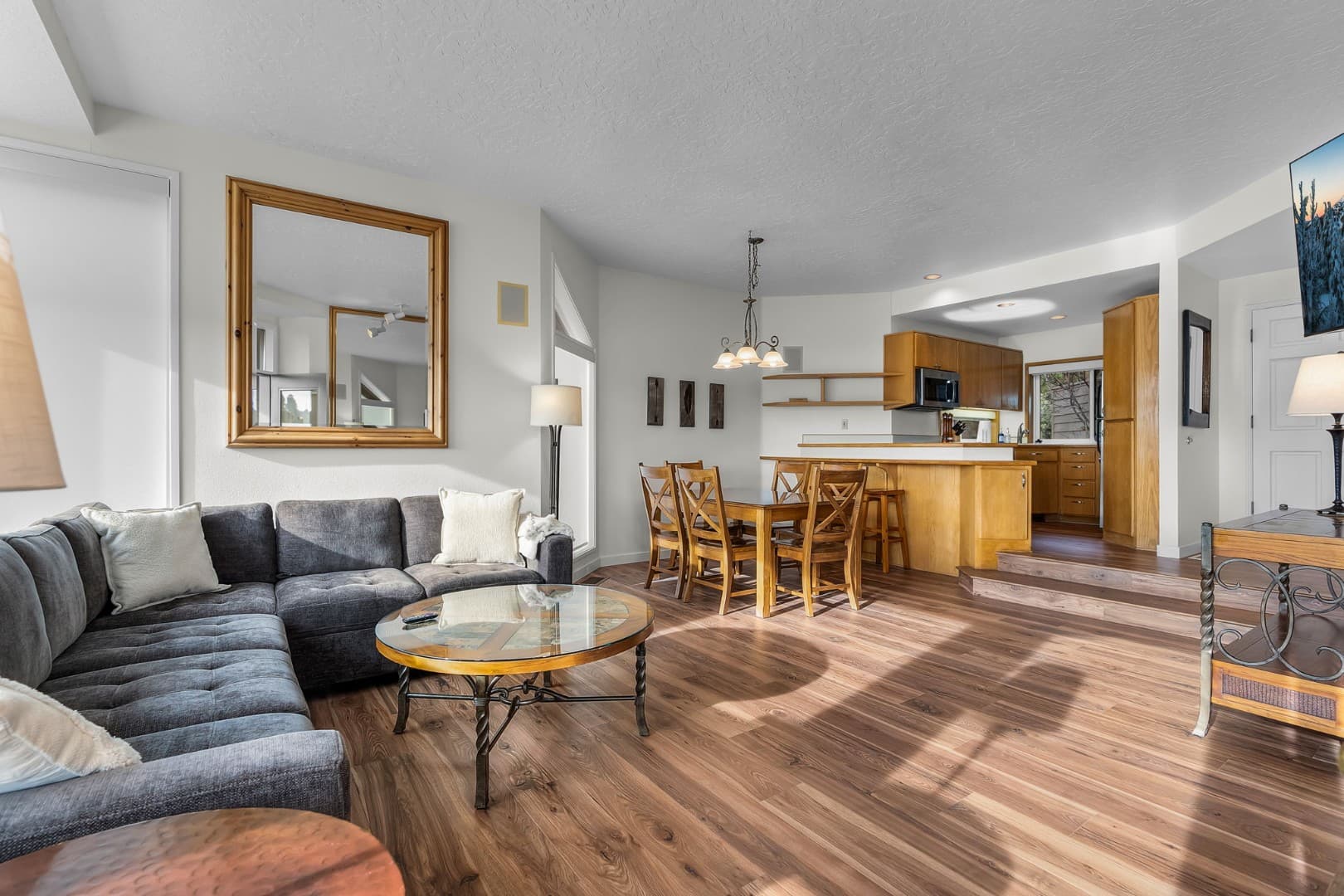 Relaxing River Views| Mt Bachelor Village 329