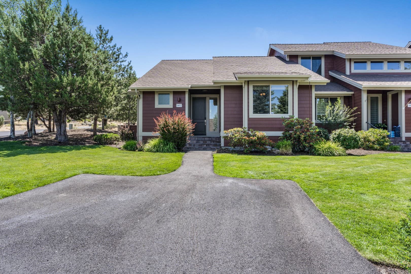 Quiet & Private Eagle Crest 2 BR | Close To Pools