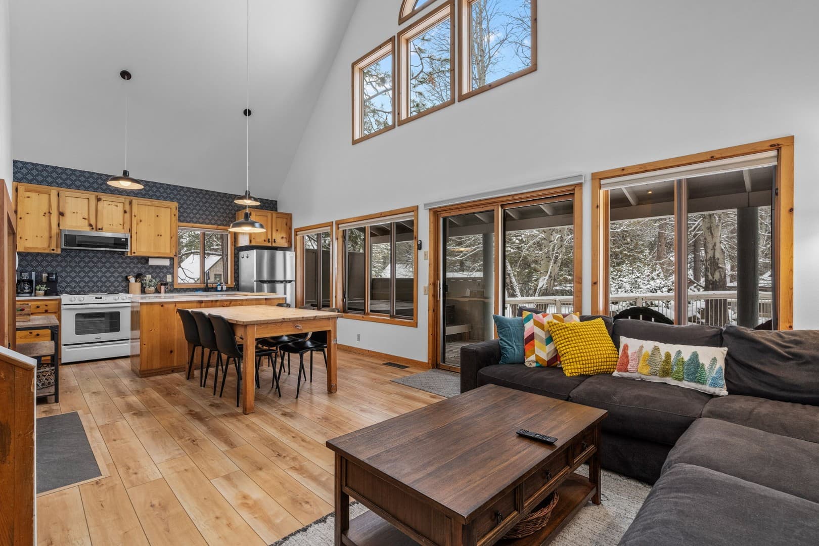 Sunriver Circle 4 | Hot Tub 6 Beds 8 SHARC Passes