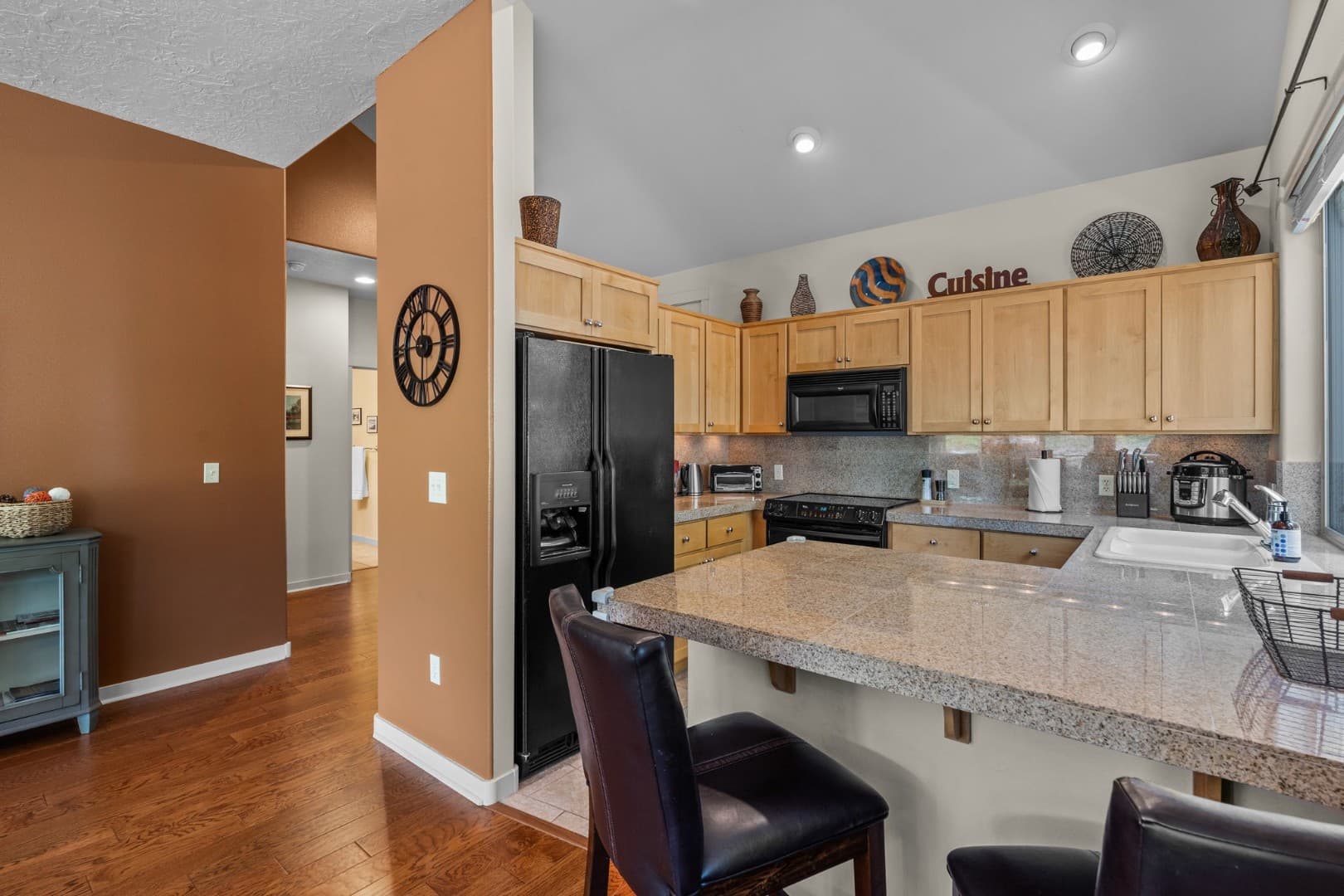 Quiet & Private Eagle Crest 2 BR | Close To Pools