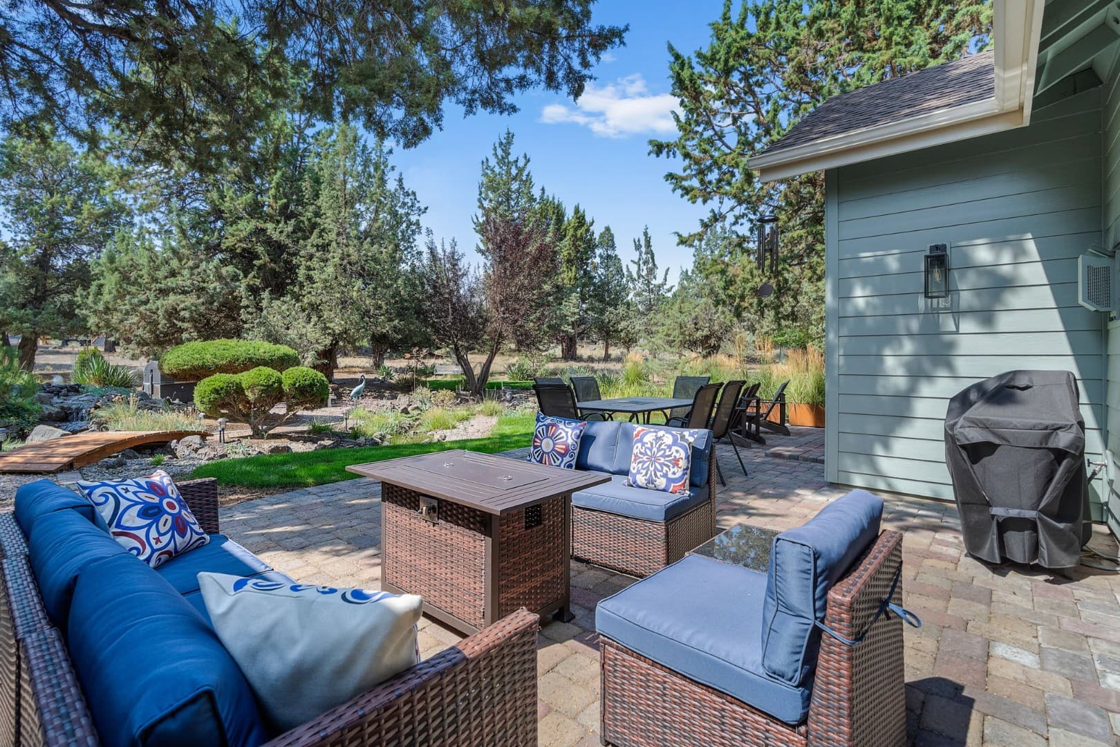 Eagle Crest Retreat | Patio and Fire Pit | 3 BR